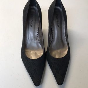 Woman’s 7.5 BCBG Girls pumps